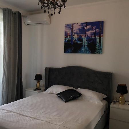 Lotus Blue Apartment Mamaia Ngoại thất bức ảnh